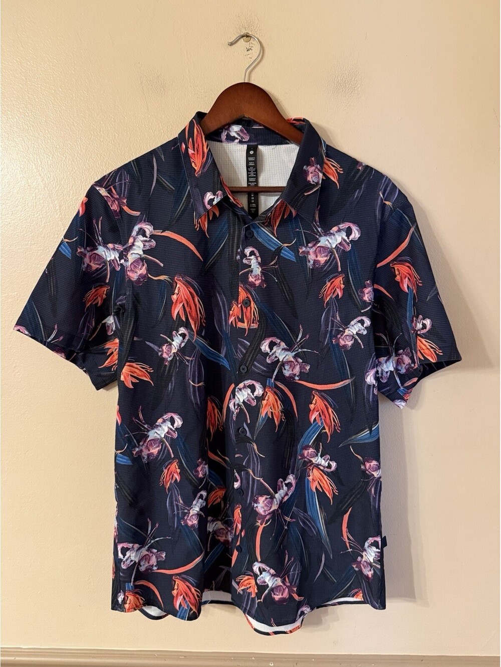Lululemon Airing Easy Short Sleeve Button Down Veiled Floral Navy Men's Large